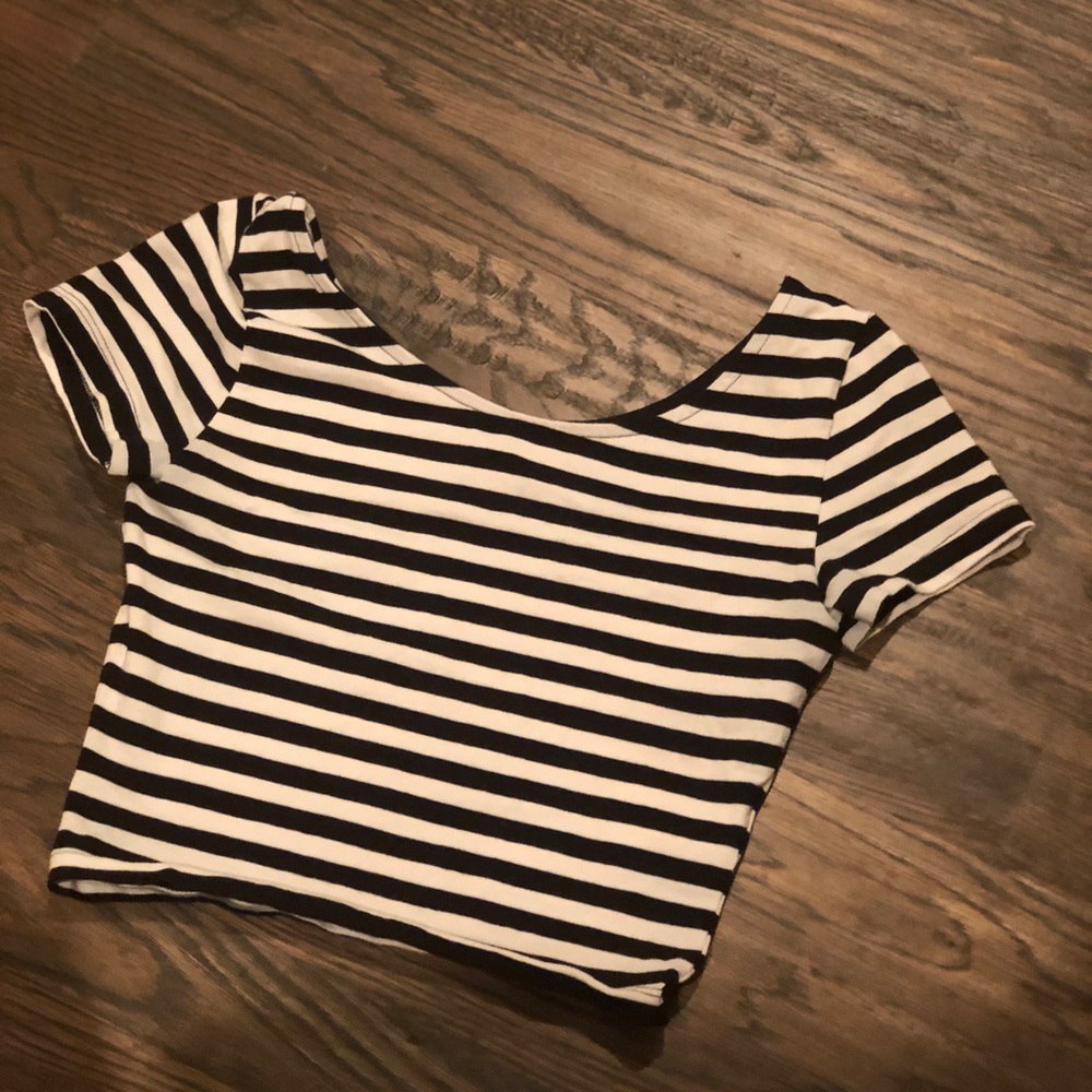 black and white crop top